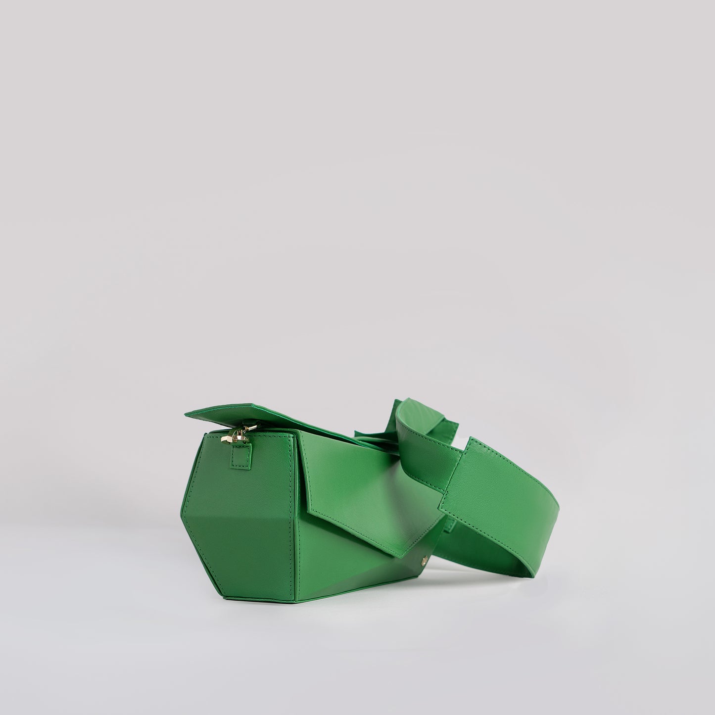 Hexella Vanity Parakeet